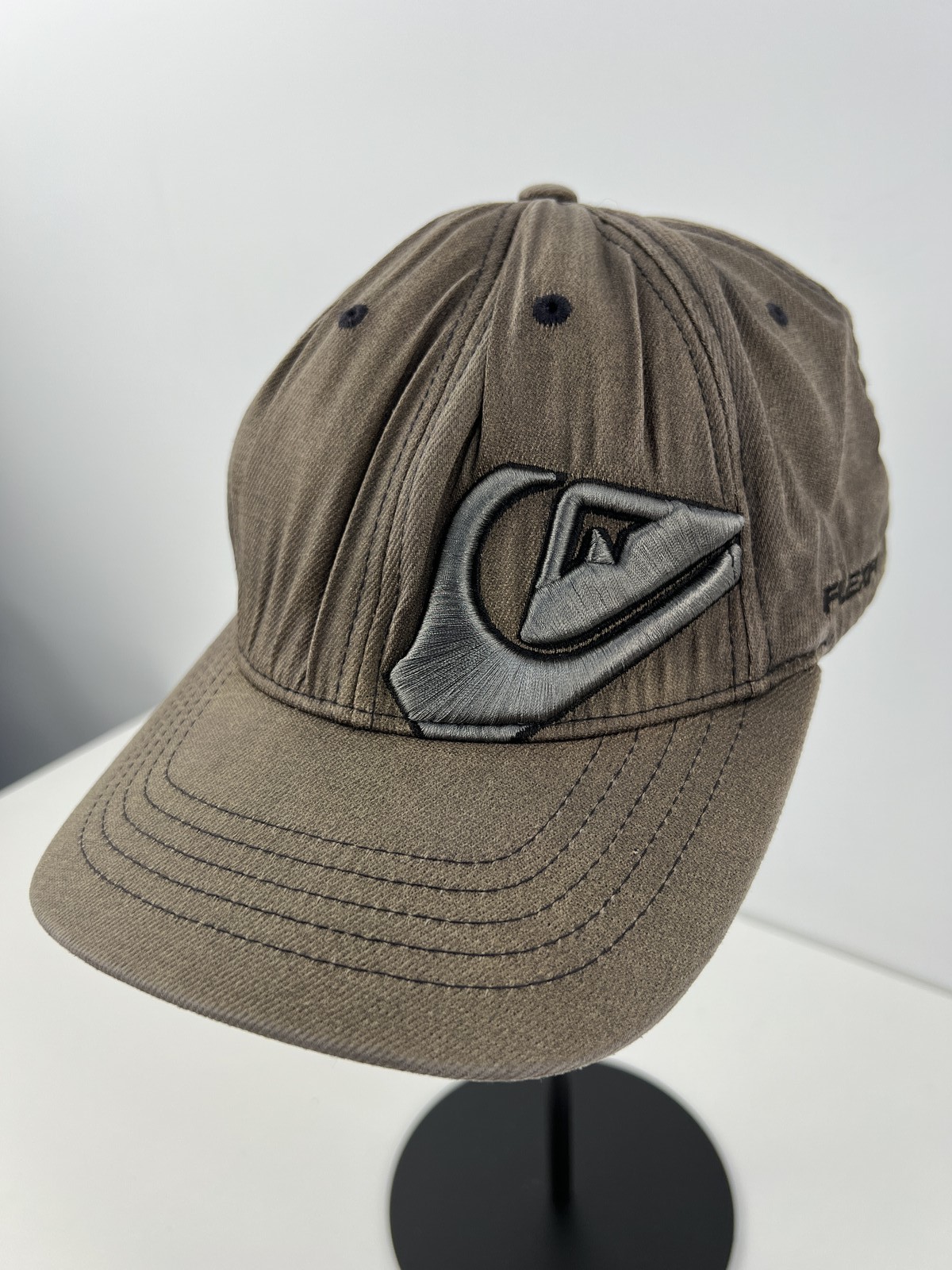 Quiksilver Flexfit brown cotton logo cap size M-XL