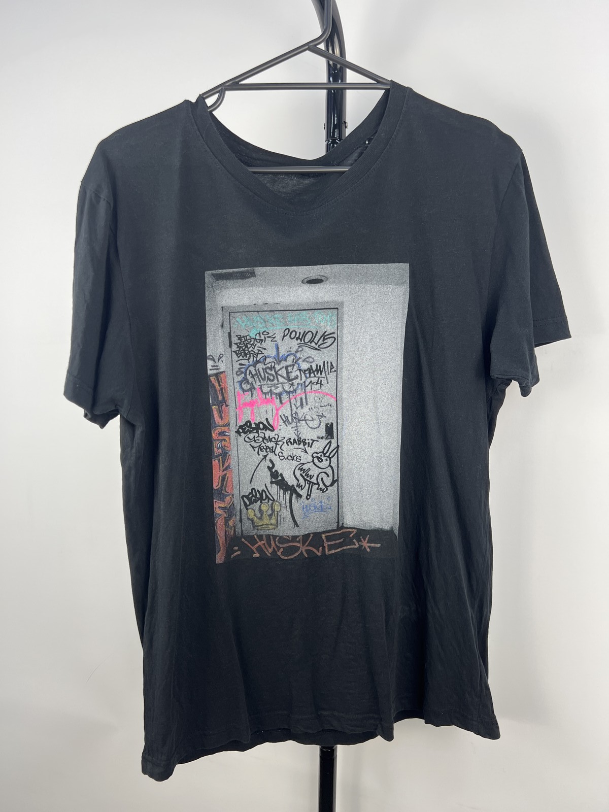 MJ212NY Black Graphic T-Shirt Size L Street Art Print