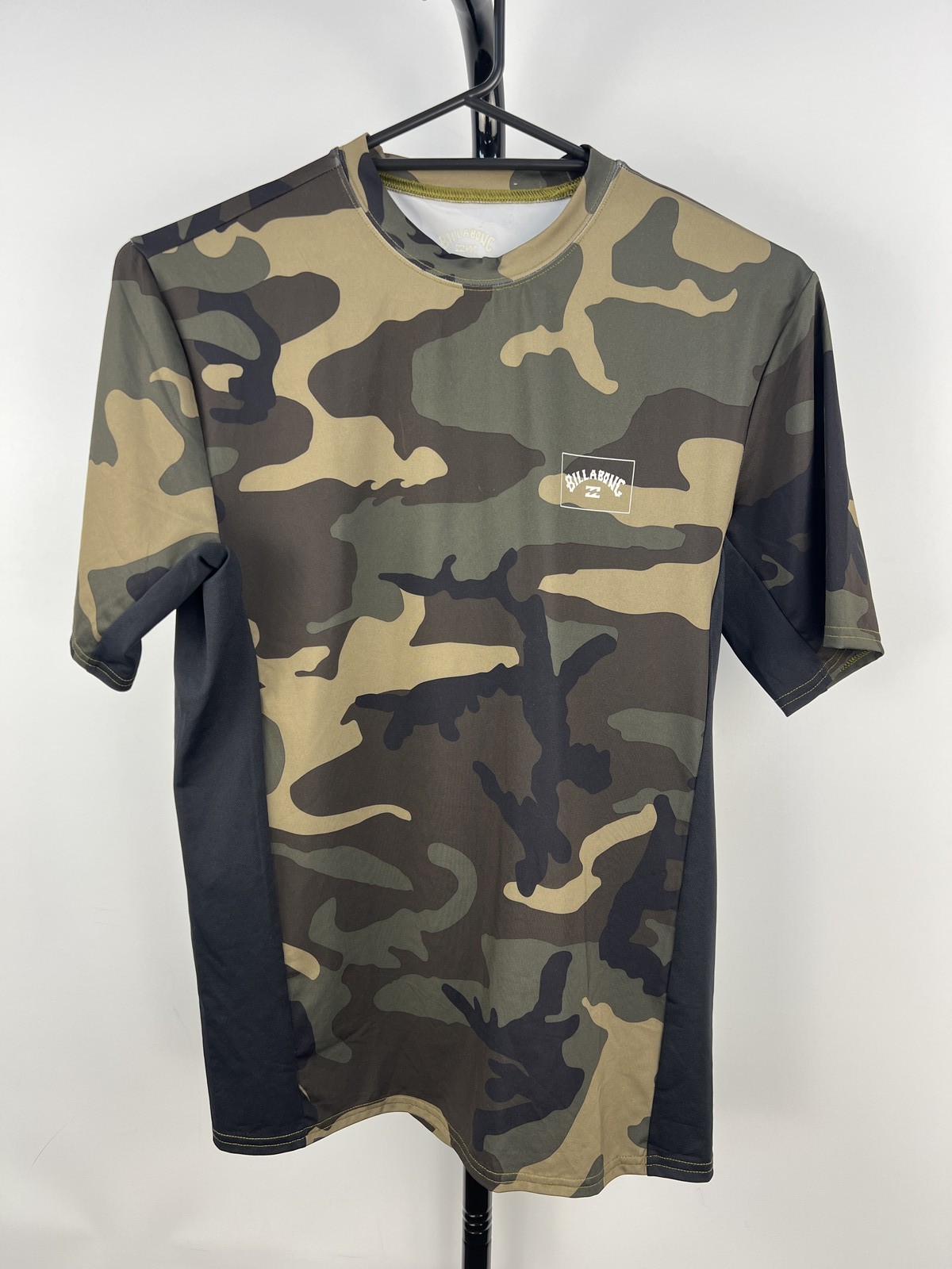 Billabong UV Surf UPF 50+ Camo Short Sleeve Rash Vest Top Size S