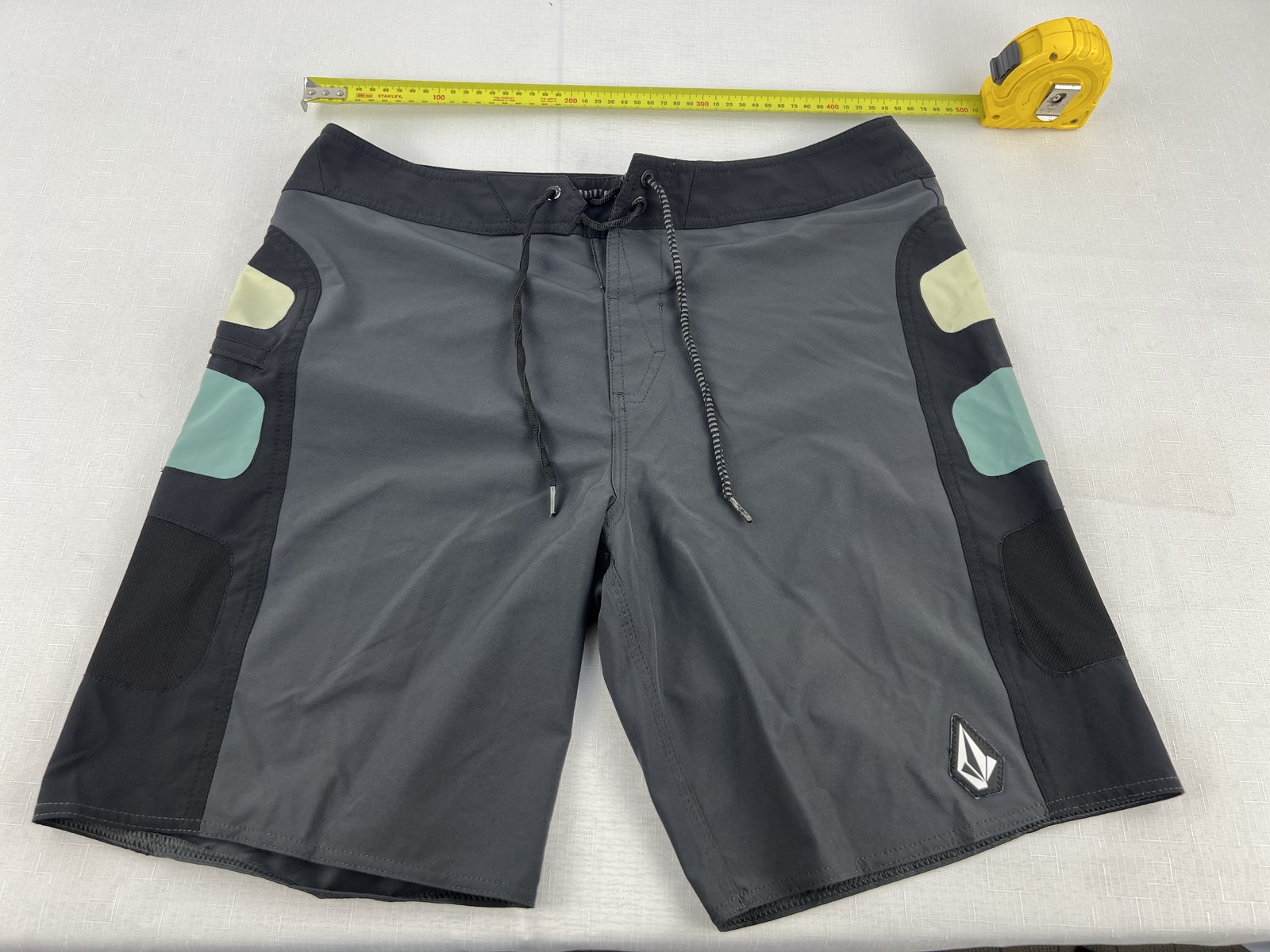 Volcom Mod-Tech Boardshorts Grey/Black Size 33
