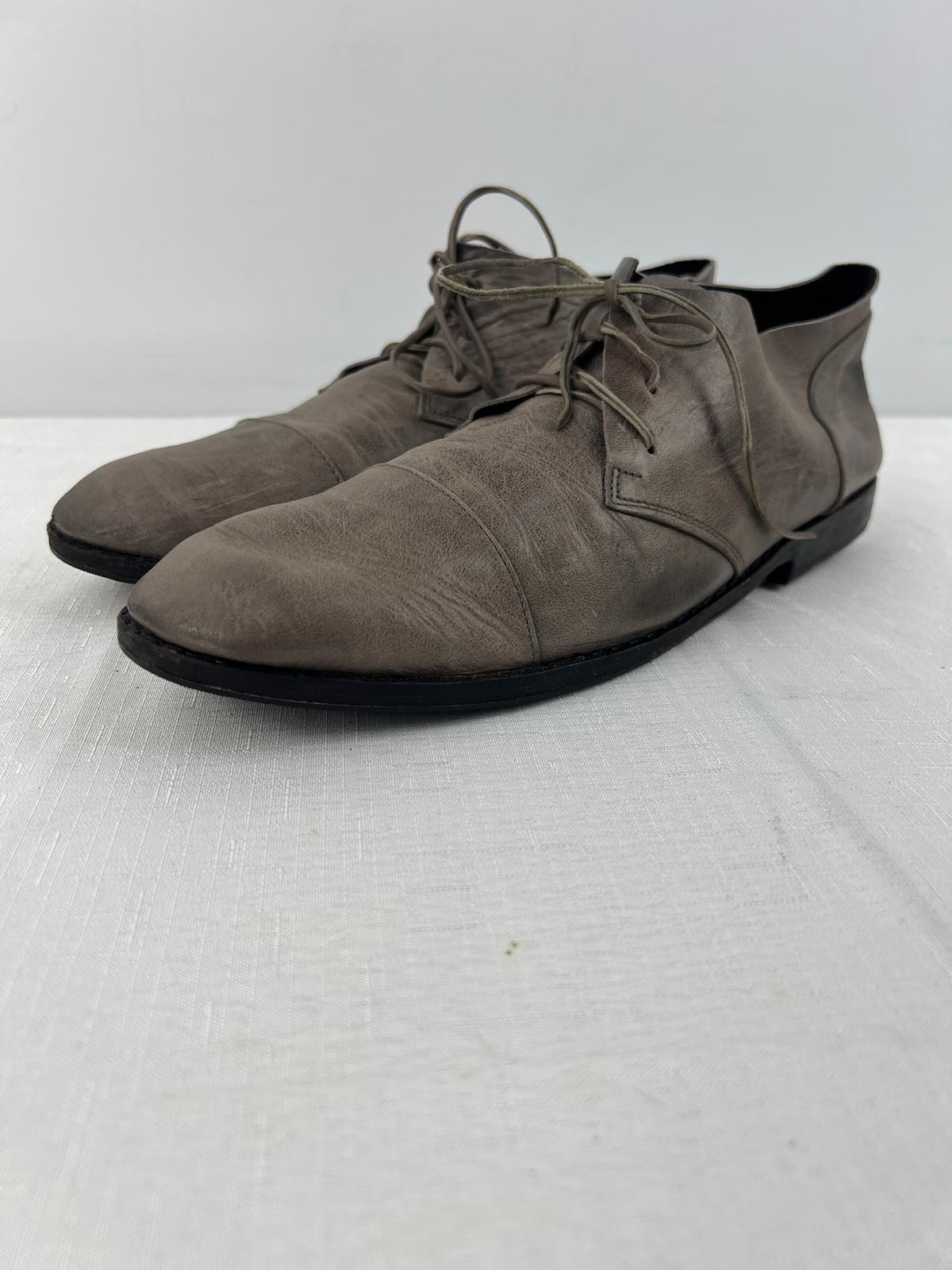 Chronicles of Never taupe leather lace up shoes size 8