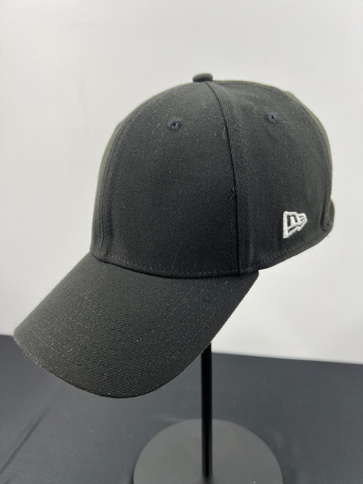New Era 39THIRTY Hat Black Stretch Fit Cap Medium Large